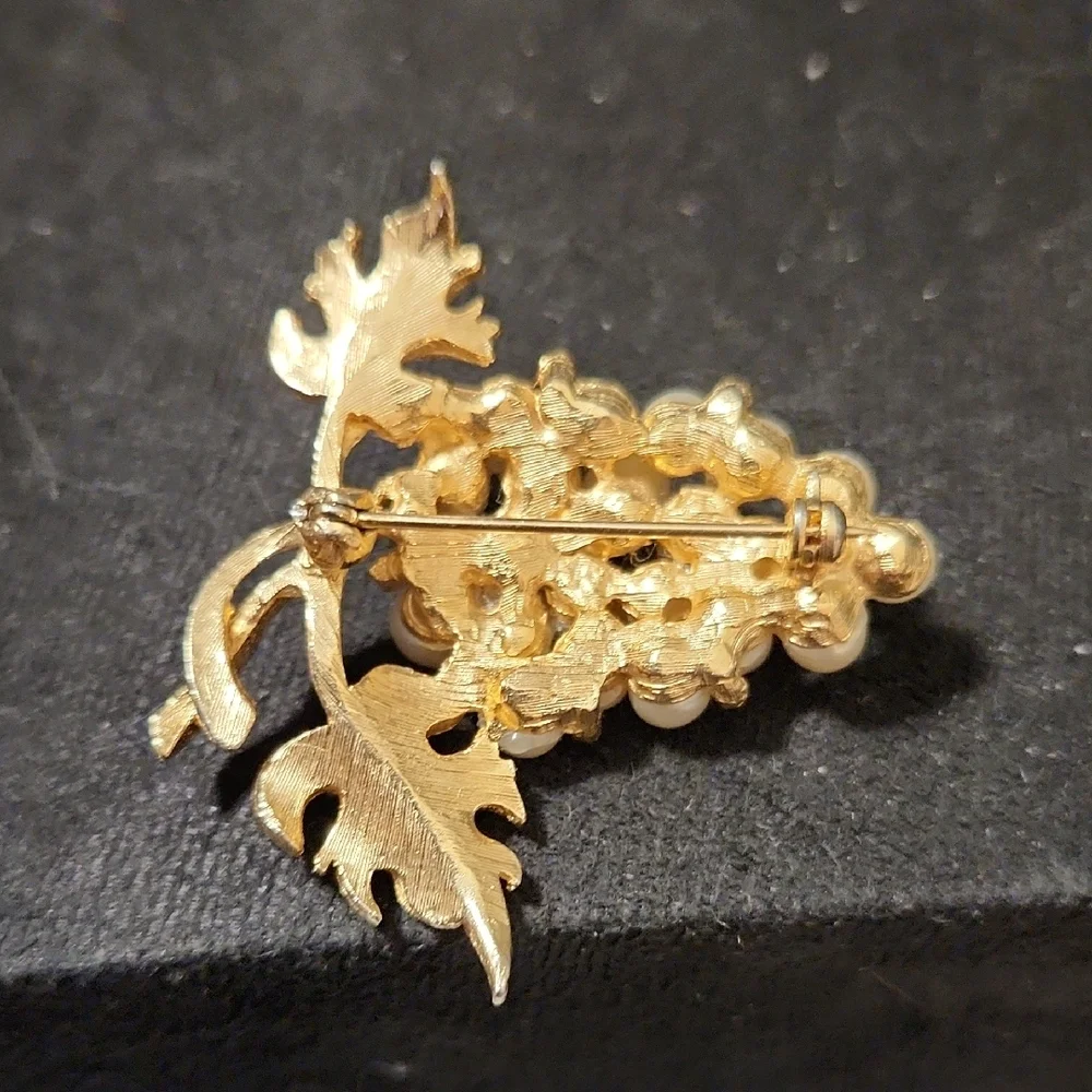Vintage Gold and Cream Pearl Brooch - Picture 4 of 5
